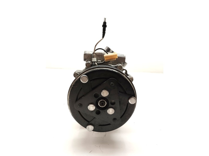 Recambio de compresor aire acondicionado para dacia sandero 1.2 16v cat referencia OEM IAM 8200840899  