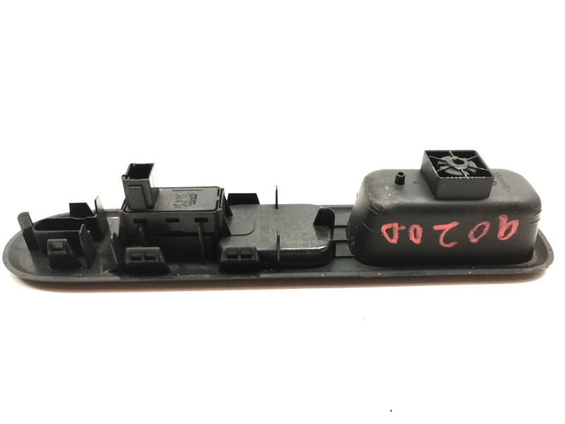 Recambio de mando elevalunas delantero derecho para peugeot 5008 1.6 blue-hdi fap referencia OEM IAM 96650618  