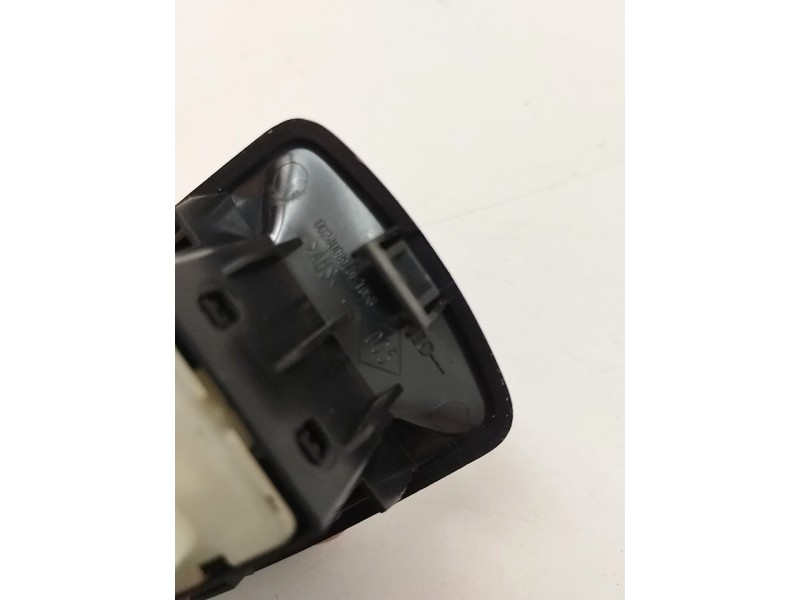 Recambio de mando elevalunas delantero derecho para dacia sandero 1.5 blue dci diesel fap cat referencia OEM IAM 0024008901  
							