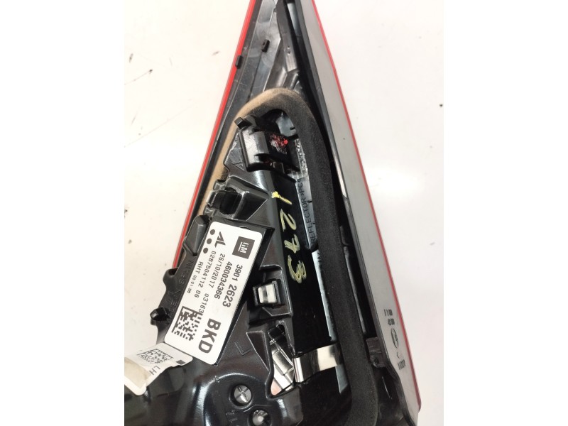 Recambio de piloto trasero izquierdo interior para opel corsa e selective referencia OEM IAM 39012623  