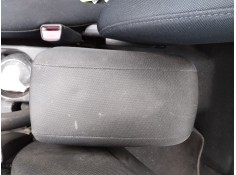 Recambio de apoyabrazos central para hyundai i30 1.4 cat referencia OEM IAM   