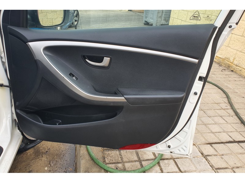 Recambio de guarnecido puerta delantera derecha para hyundai i30 (gd) 1.4 crdi cat referencia OEM IAM   
