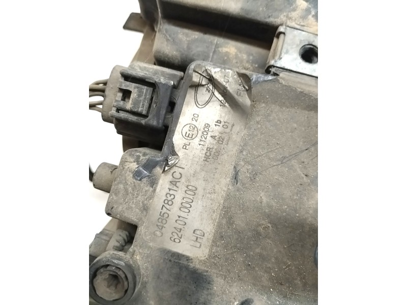 Recambio de faro izquierdo para chrysler voyager (rg) 2.5 crd cat referencia OEM IAM 6240100000  