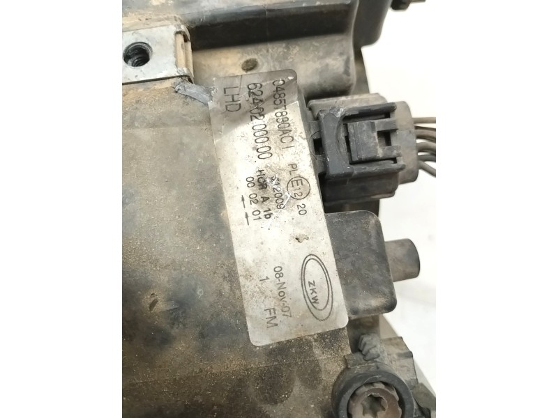 Recambio de faro derecho para chrysler voyager (rg) 2.5 crd cat referencia OEM IAM 6240200000  