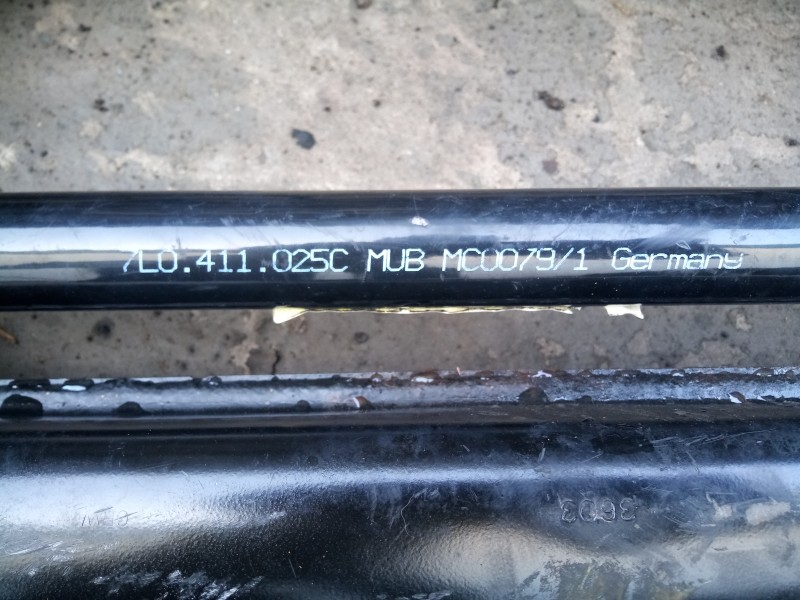 Recambio de barra estabilizadora delantera para volkswagen touareg (7la) 2.5 tdi referencia OEM IAM 7L0411025C  