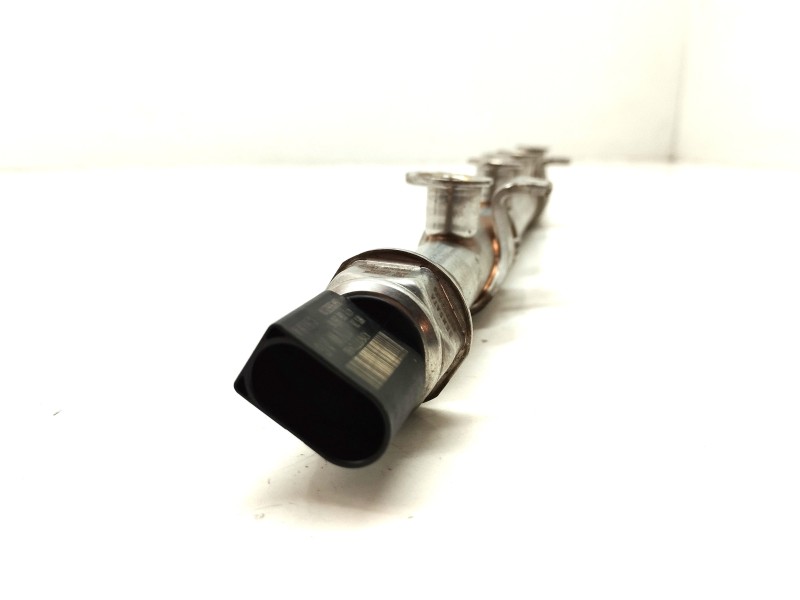 Recambio de rampa inyectora para volkswagen polo (6c1) advance bluemotion referencia OEM IAM 06K906051A  