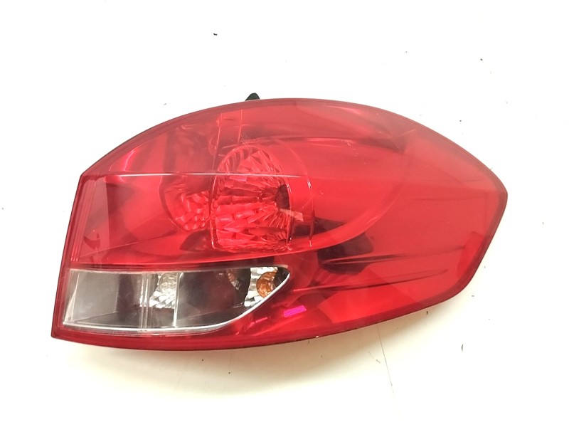 Recambio de piloto trasero derecho para renault clio grandtour authentique referencia OEM IAM 8200586844  