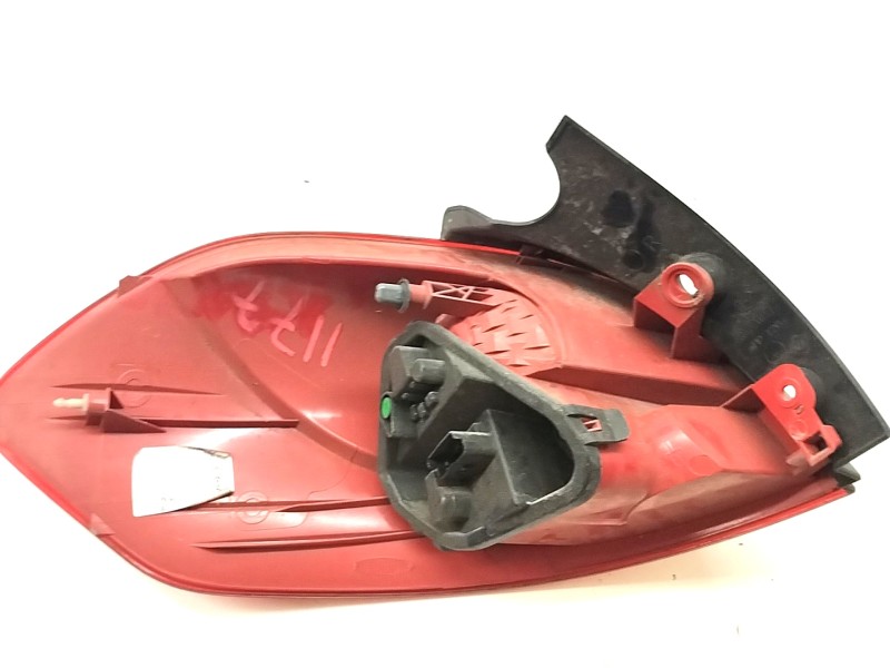 Recambio de piloto trasero derecho para renault clio grandtour authentique referencia OEM IAM 8200586844  