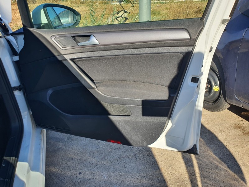 Recambio de guarnecido puerta delantera derecha para volkswagen golf vii lim. 1.6 16v tdi dpf referencia OEM IAM   
							