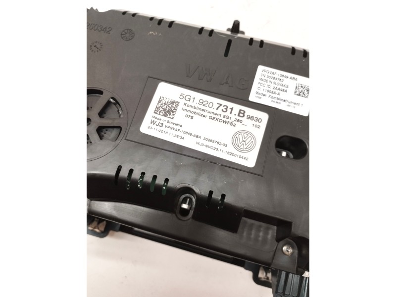 Recambio de cuadro instrumentos para volkswagen golf vii lim. 1.6 16v tdi dpf referencia OEM IAM 5G1920731B  