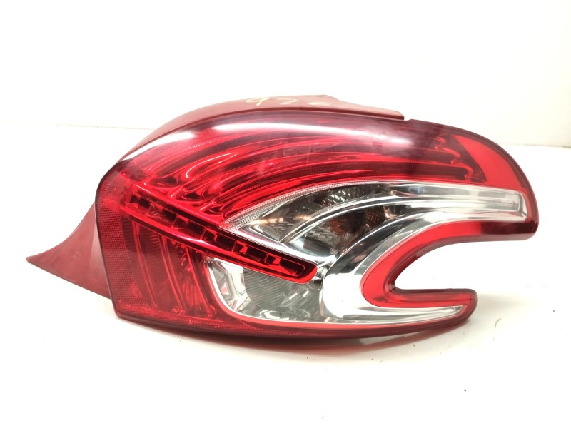 Recambio de piloto trasero derecho para peugeot 208 1.2 12v e-vti referencia OEM IAM 967262838002  