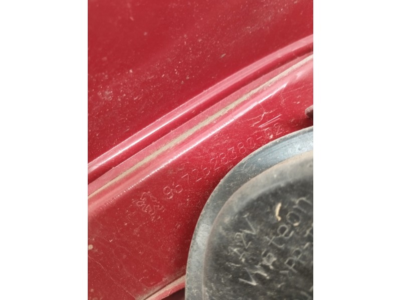 Recambio de piloto trasero derecho para peugeot 208 1.2 12v e-vti referencia OEM IAM 967262838002  