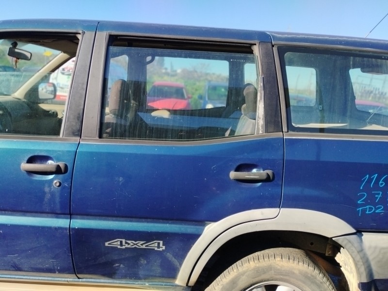 Recambio de puerta trasera izquierda para nissan terrano/terrano.ii (r20) 2.7 turbodiesel referencia OEM IAM   