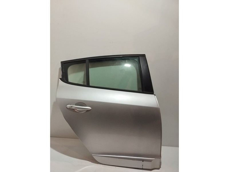 Recambio de puerta trasera derecha para renault megane iii berlina 5 p 1.5 dci diesel fap referencia OEM IAM   
							