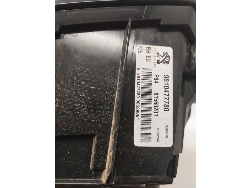 Recambio de piloto trasero derecho interior para peugeot 3008 1.2 12v e-thp referencia OEM IAM 9810477780  
							