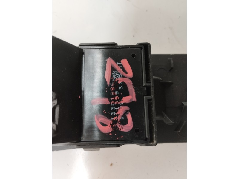 Recambio de mando elevalunas delantero derecho para opel astra j sports tourer 1.7 16v cdti referencia OEM IAM 13301886  
							