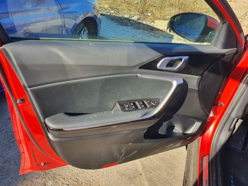 Recambio de guarnecido puerta delantera izquierda para kia xceed hybrid referencia OEM IAM   
							