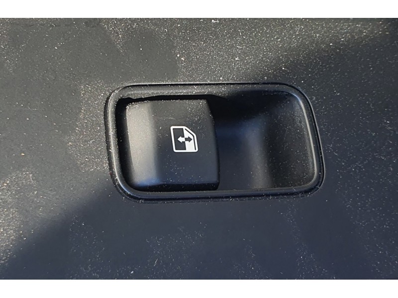 Recambio de mando elevalunas trasero izquierdo para kia xceed hybrid referencia OEM IAM   
							