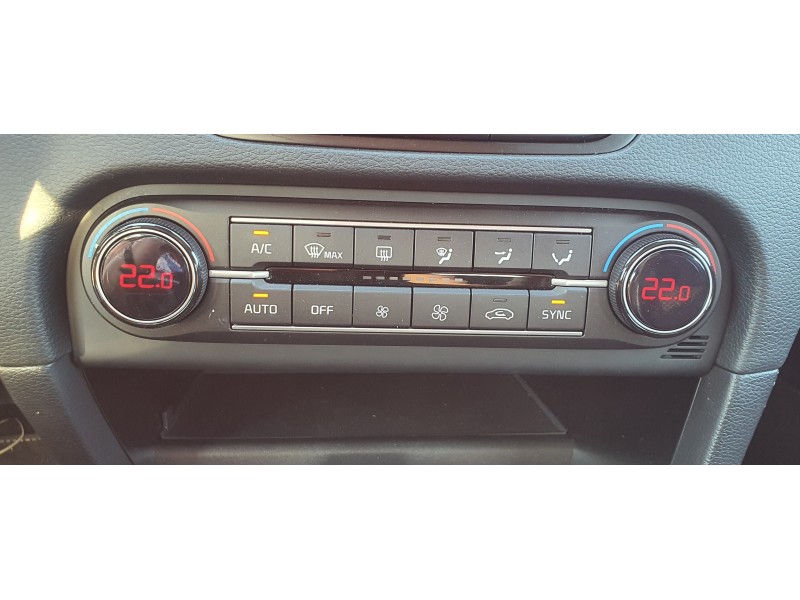 Recambio de mando climatizador para kia xceed hybrid referencia OEM IAM 97250J7210  