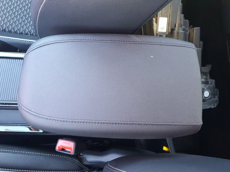 Recambio de apoyabrazos central para kia xceed hybrid referencia OEM IAM   
							