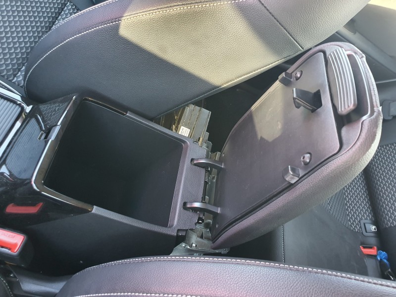 Recambio de apoyabrazos central para kia xceed hybrid referencia OEM IAM   
							