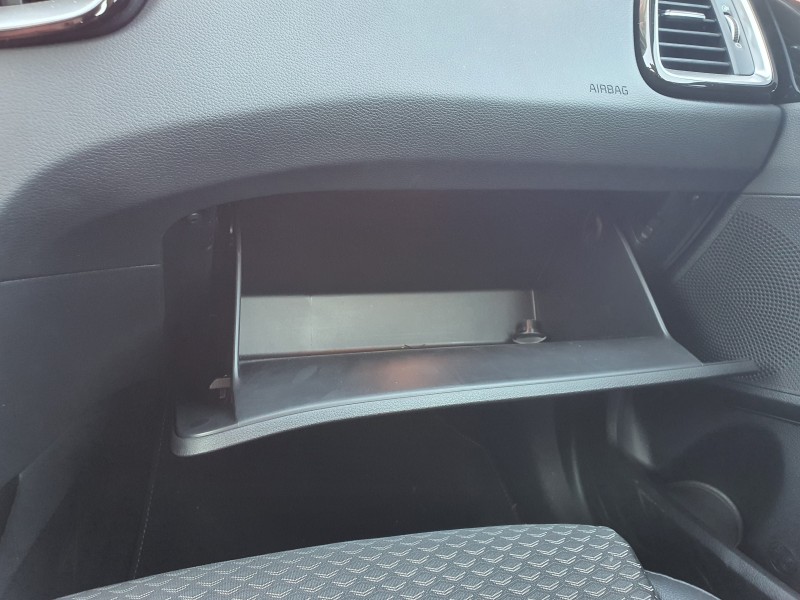Recambio de guantera para kia xceed hybrid referencia OEM IAM   
							