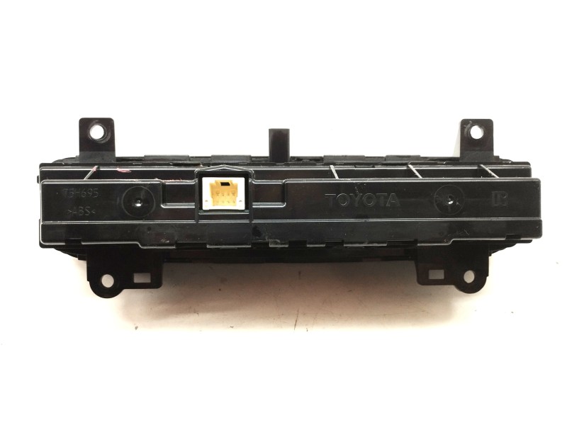 Recambio de mando climatizador para toyota auris touring sports (e18) hybrid active referencia OEM IAM 5590002C60  