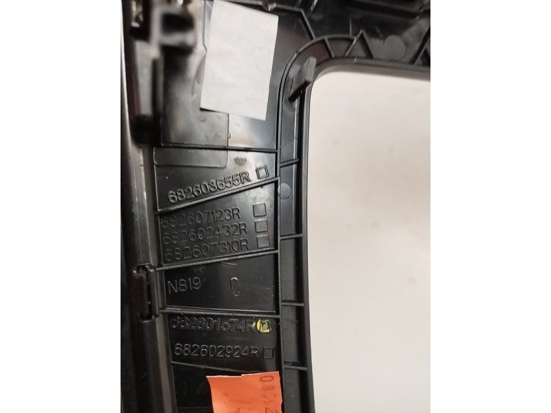 Recambio de rejilla aireadora para dacia sandero 1.5 blue dci diesel fap cat referencia OEM IAM 682603655R  