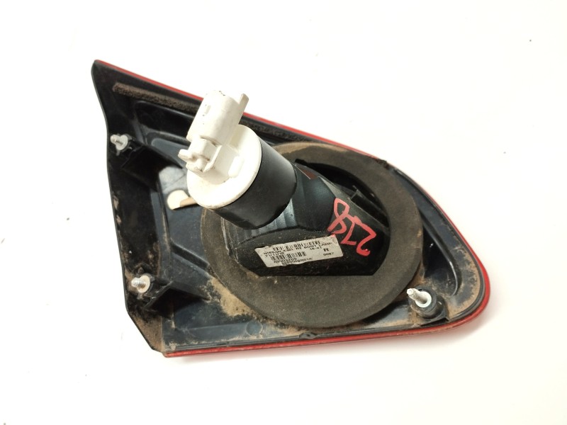 Recambio de piloto trasero derecho interior para nissan qashqai (j10) acenta referencia OEM IAM 89503209  