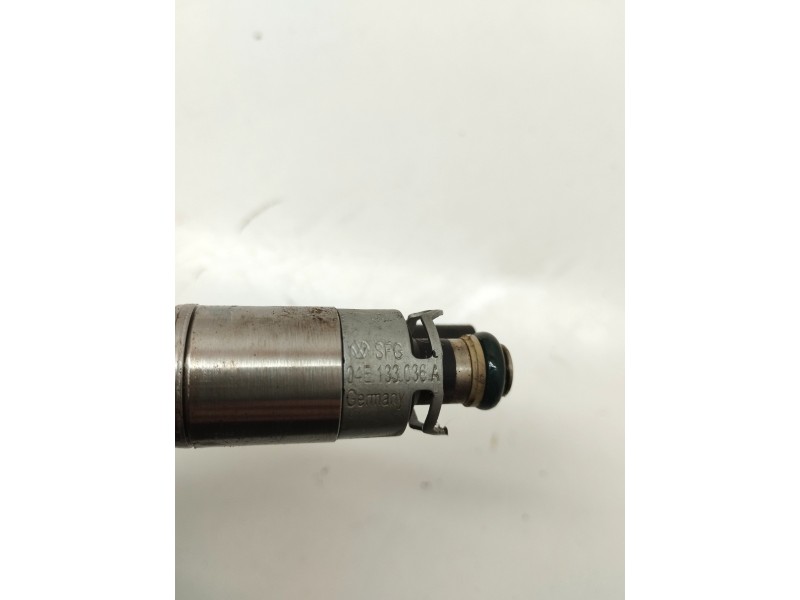 Recambio de inyector para volkswagen golf vii lim. (5g1) advance bluemotion referencia OEM IAM 04E133036A  