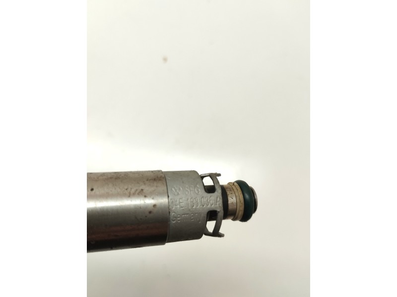Recambio de inyector para volkswagen golf vii lim. (5g1) advance bluemotion referencia OEM IAM 04E133036A  