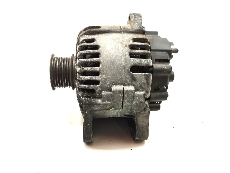 Recambio de alternador para renault megane ii classic berlina 1.9 dci diesel referencia OEM IAM 8200290215  