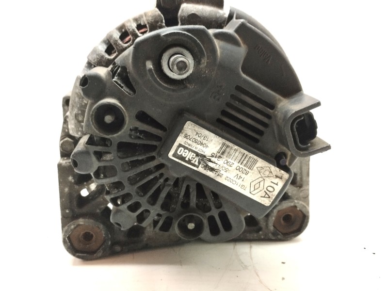 Recambio de alternador para renault megane ii classic berlina 1.9 dci diesel referencia OEM IAM 8200290215  