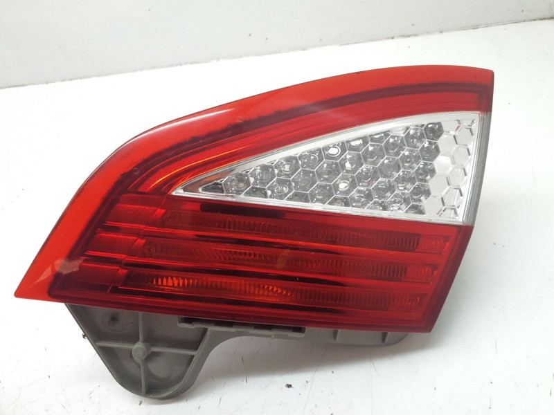 Recambio de piloto trasero derecho interior para ford mondeo iv (ba7) 2.0 referencia OEM IAM 7S7113A602  