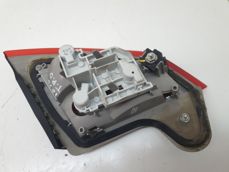 Recambio de piloto trasero derecho interior para ford mondeo iv (ba7) 2.0 referencia OEM IAM 7S7113A602  
							