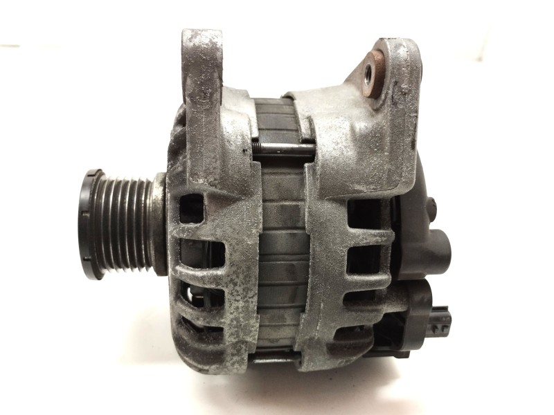 Recambio de alternador para renault twingo iii limited referencia OEM IAM 231006007RA  