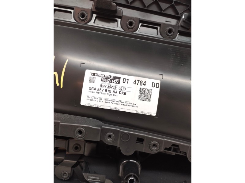 Recambio de guarnecido puerta delantera derecha para volkswagen polo 1.0 tsi referencia OEM IAM 2G4867012AA  