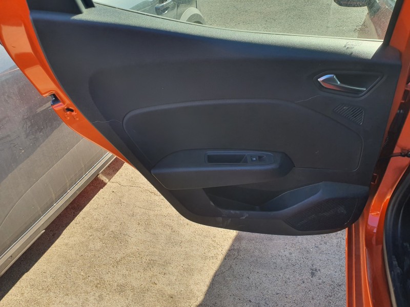 Recambio de guarnecido puerta trasera izquierda para renault clio v referencia OEM IAM   
							