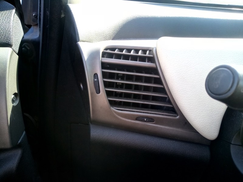 Recambio de rejilla aireadora para lancia ypsilon (101) 1.3 jtd cat referencia OEM IAM   
							