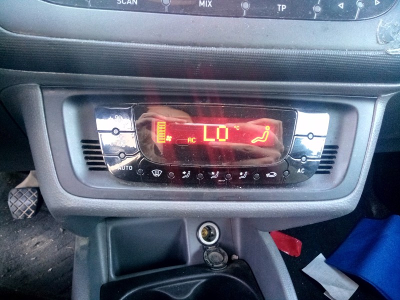 Recambio de mando climatizador para seat ibiza sc (6j1) reference referencia OEM IAM 6J0820043A  
							