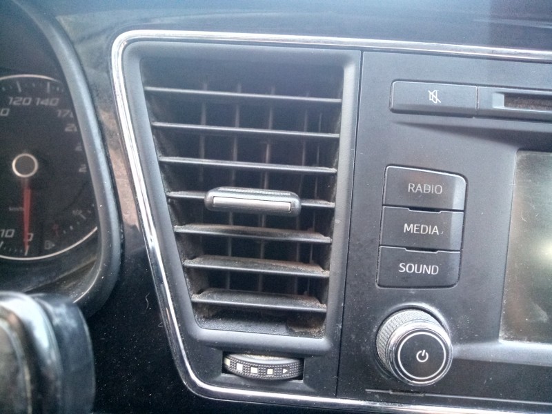 Recambio de rejilla aireadora para seat leon (5f1) 1.6 tdi referencia OEM IAM   
							