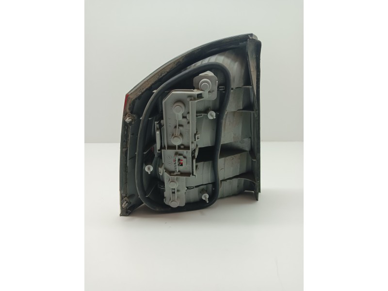 Recambio de piloto trasero derecho para opel vectra c berlina 1.9 cdti referencia OEM IAM   
							