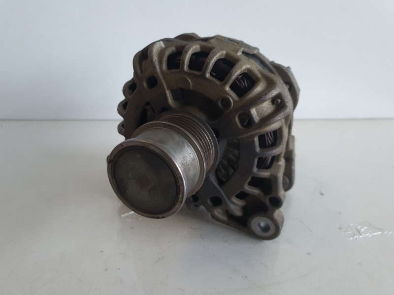 Recambio de alternador para seat leon (5f1) fr plus referencia OEM IAM 04E903015A  
							