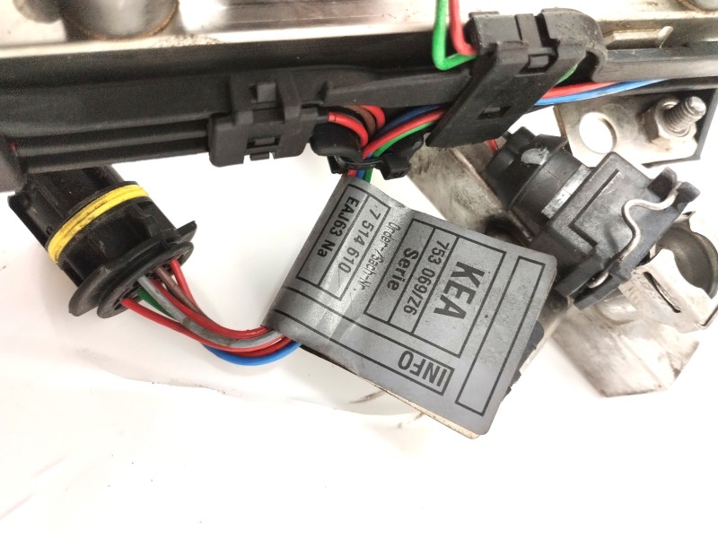 Recambio de rampa inyectora para bmw serie 6 cabrio (e64) 645ci referencia OEM IAM 7514611  
							