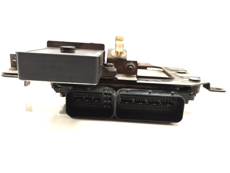 Recambio de centralita motor uce para ssangyong korando 2.0 td cat referencia OEM IAM 6715400032  