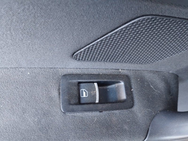Recambio de mando elevalunas trasero izquierdo para volkswagen touran (1t3) 1.6 tdi dpf referencia OEM IAM   
							