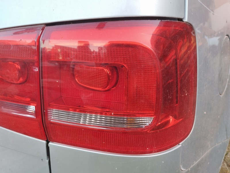 Recambio de piloto trasero derecho para volkswagen touran (1t3) 1.6 tdi dpf referencia OEM IAM   
							