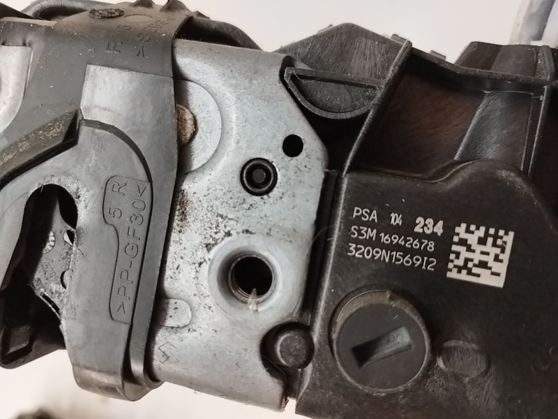 Recambio de cerradura puerta delantera derecha para peugeot 3008 1.2 12v e-thp referencia OEM IAM PSA104234  