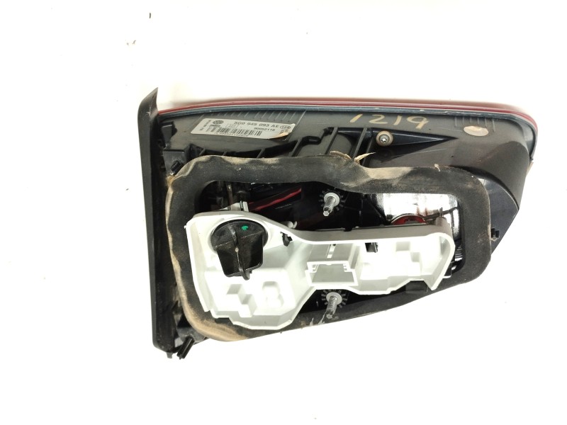 Recambio de piloto trasero izquierdo interior para volkswagen golf vii lim. 2.0 tdi referencia OEM IAM 5G0945093  