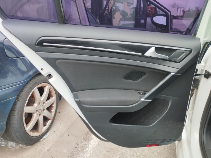 Recambio de guarnecido puerta trasera izquierda para volkswagen golf vii lim. 2.0 tdi referencia OEM IAM   
							